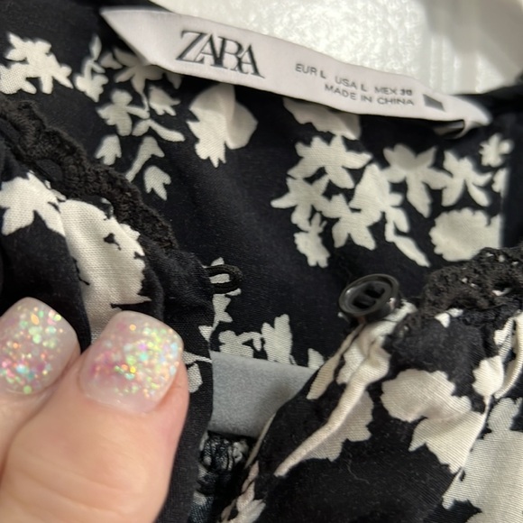 ZARA FLORAL BLOUSE SZ L WHITE AND BLACK RUFFLES COTTAGECORE COASTAL PRAIRIE - Picture 8 of 10